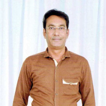 man wearing brown shirt